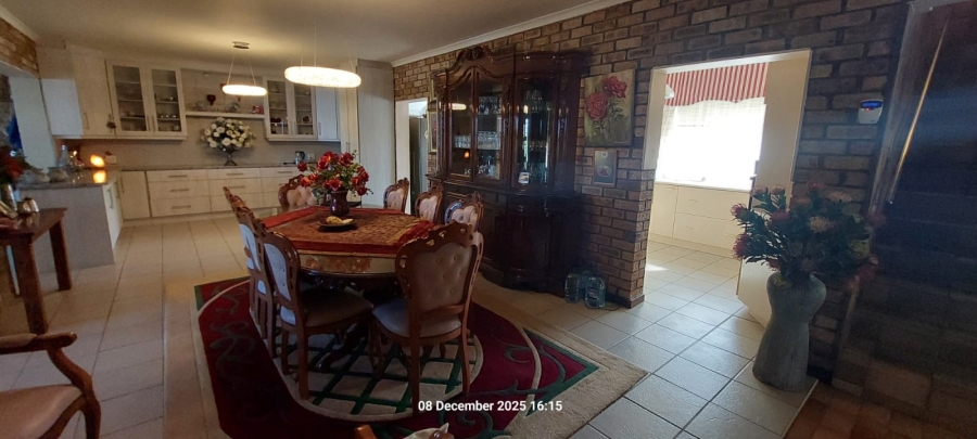6 Bedroom Property for Sale in Wavecrest Eastern Cape